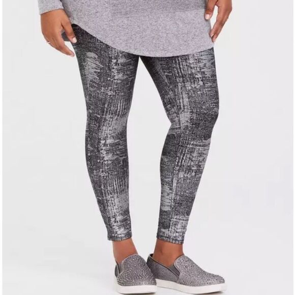 Torrid Size 4 Black & Silver Foil Knit Leggings - Picture 7 of 8